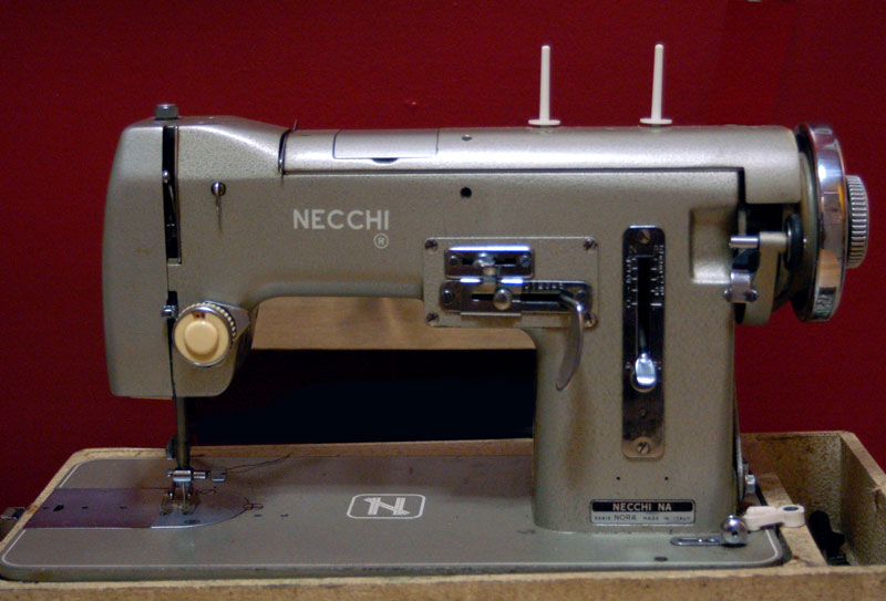 Старые модели швейных машинок - Necchi